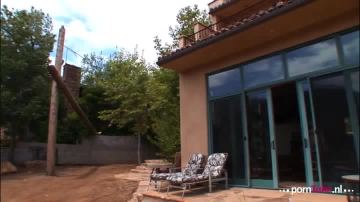 Ze wil een vreemden pik en vraagt ​​haar man of hij wil kijken als ze krijgt uitgebeend door een andere man