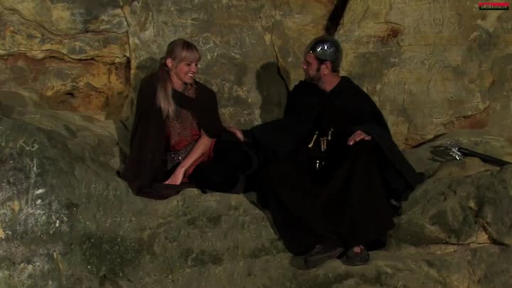 Een ridder neukt zijn prinses in haar koninklijke kont en kut