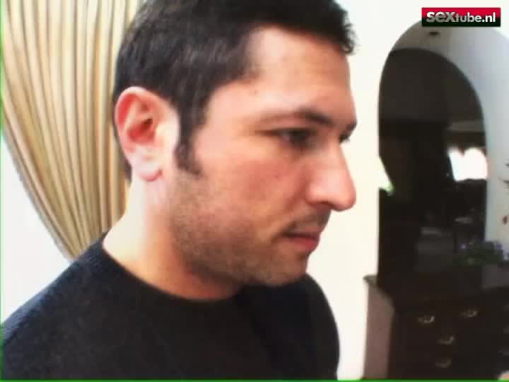 Slet (18+) op zoek naar haar hond en vindt een gangbang