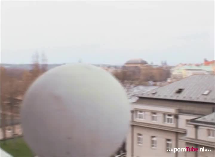 Lily liet zich geneukt voor geld