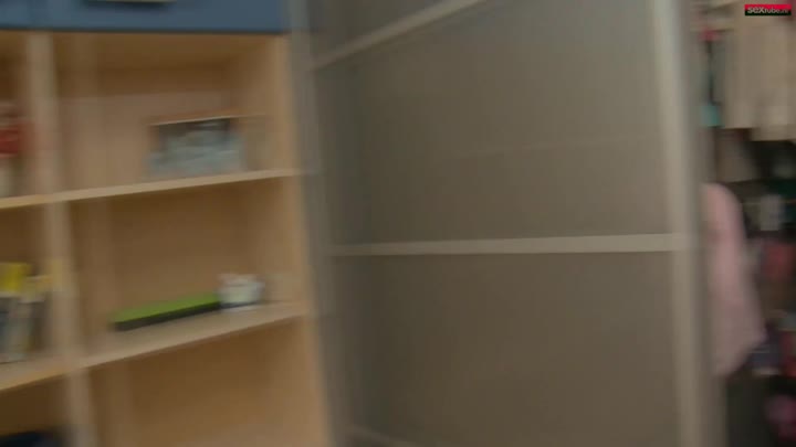 Hete brunette neemt de videocamera of geil