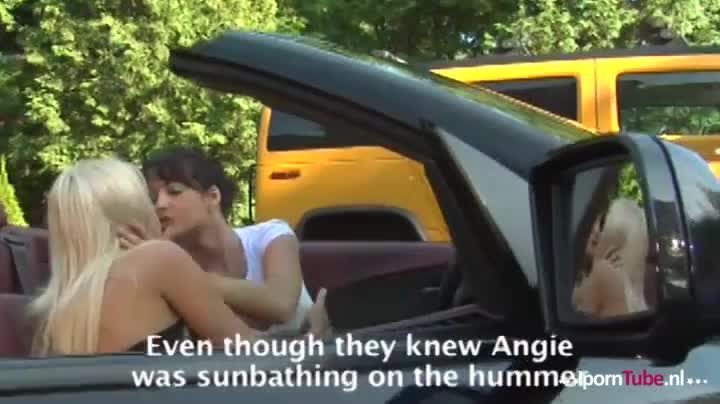 Kelly en Jamie kwamen net terug van het geslacht en kan niet wachten om uit te proberen hun speelgoed