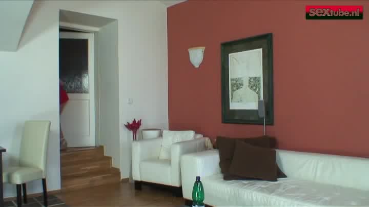 Vraag de babysitter gevangen gevangen terug op de bank