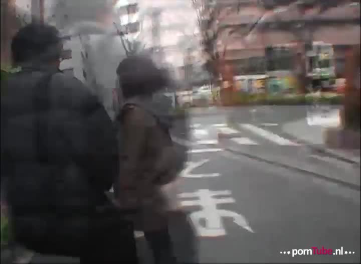 Hij neukt een Japanse slet