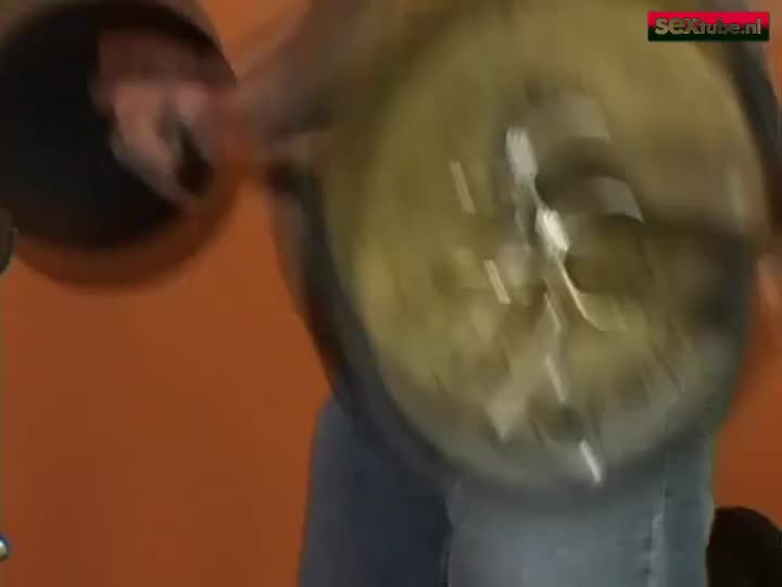 Brunette gluren haar vingeren sport buurman