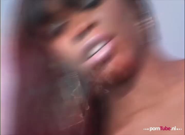 Hongerige ze zuigt op zijn neukstok